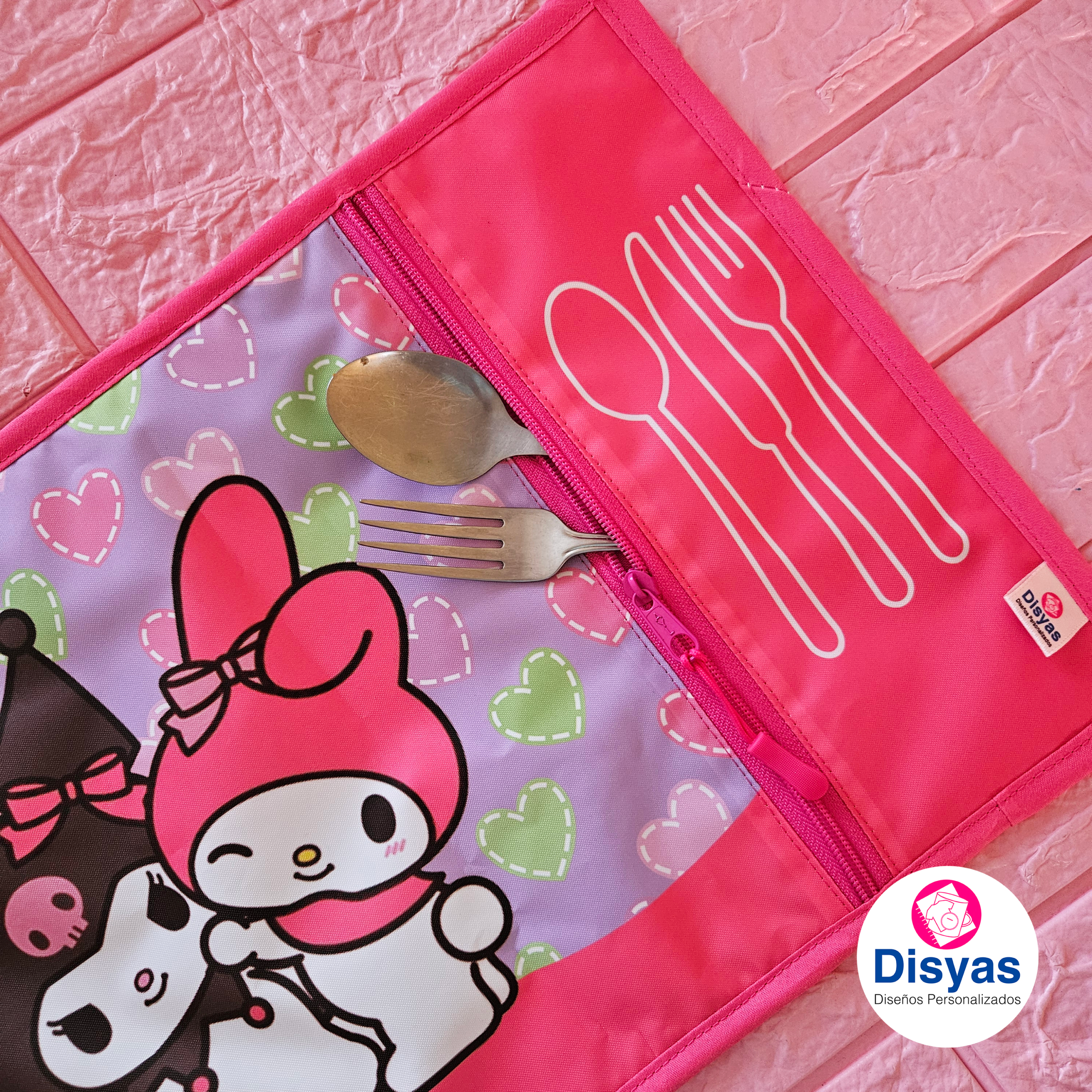 Individual Infantil Con Bolsillo Para Cubiertos Kuromi y My Melody - Imagen 2