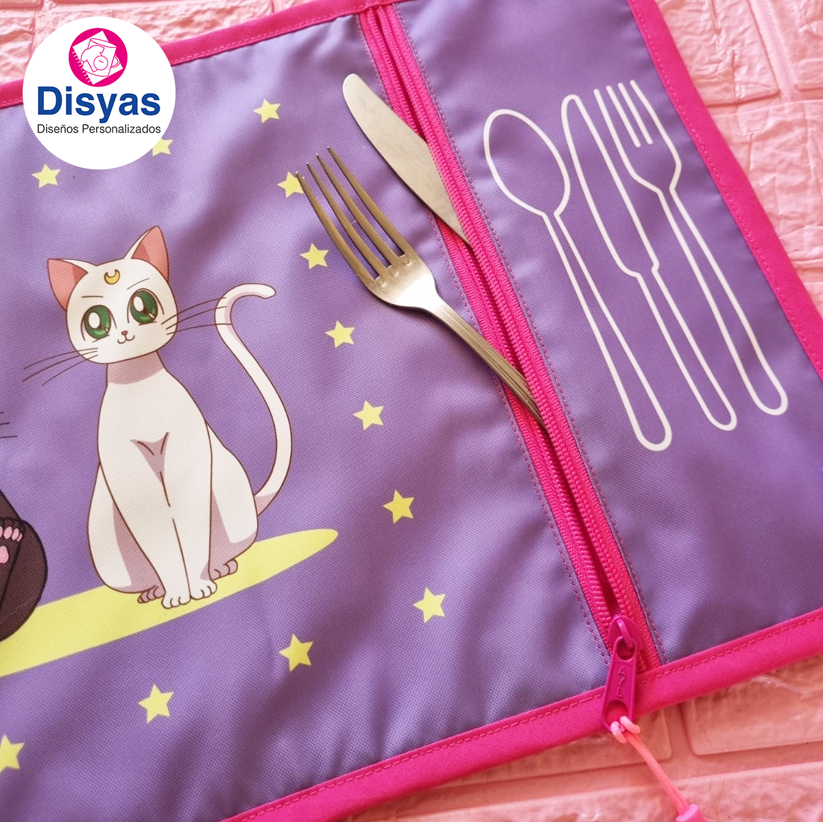 Individual Infantil Con Bolsillo Para Cubiertos Luna Y Artemis Sailor Moon - Imagen 2