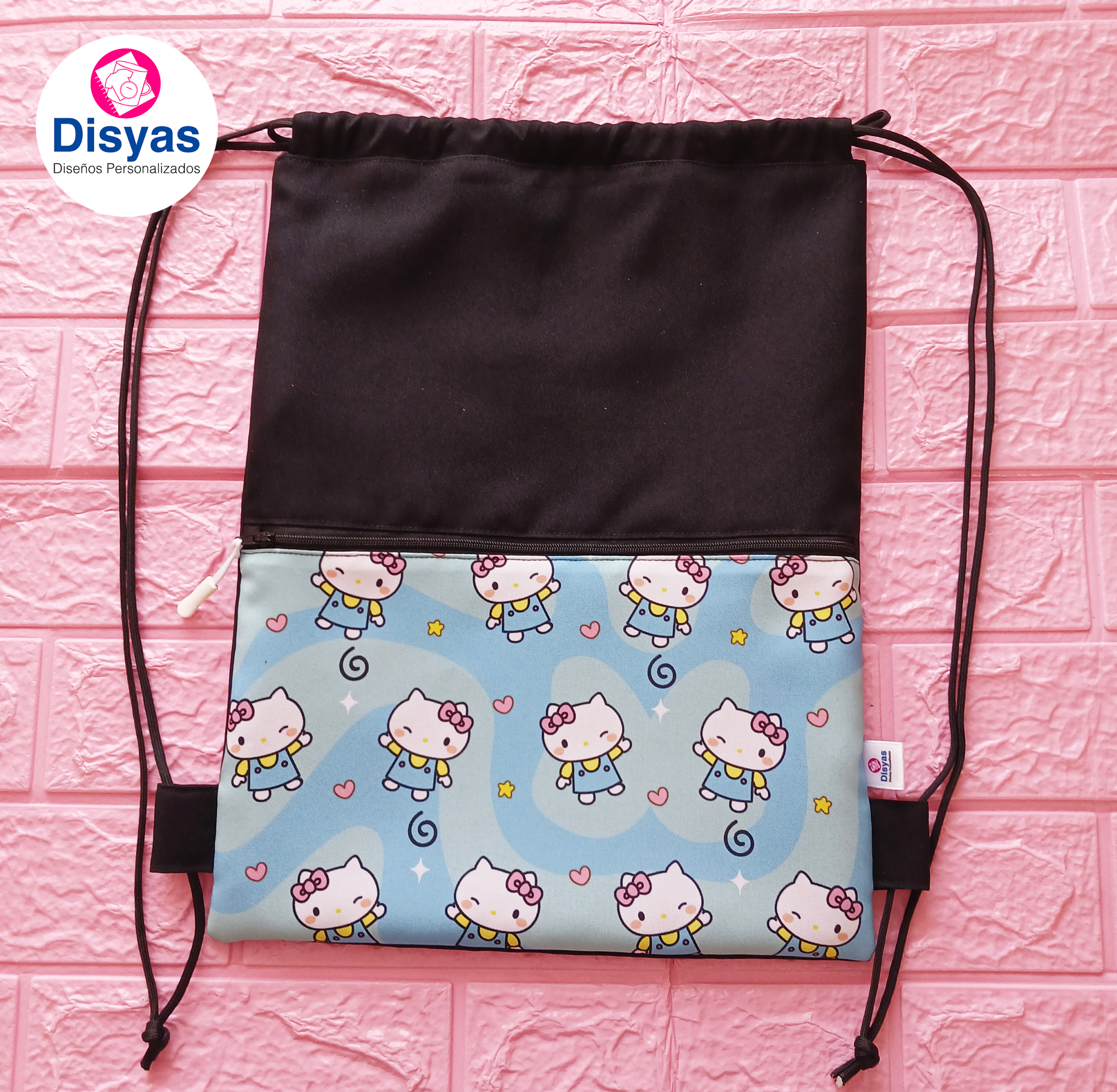 Morral Con Cordón y Bolsillo Frontal Diseño Hello Kitty - Imagen 3