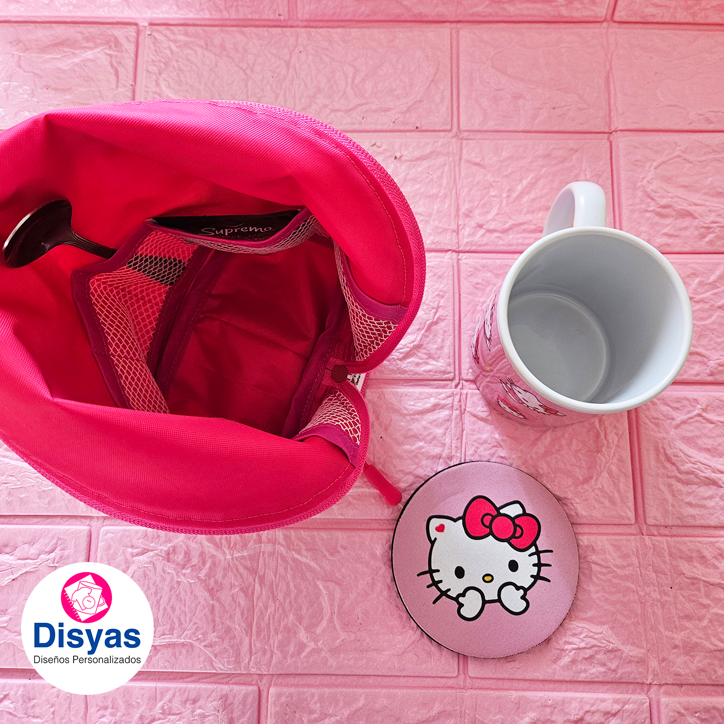 Bolsito Porta Taza + Tazón Y Posavaso Impermeable Hello Kitty - Imagen 2